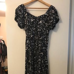 Hot Topic Short sleeve voo doo pattern dress